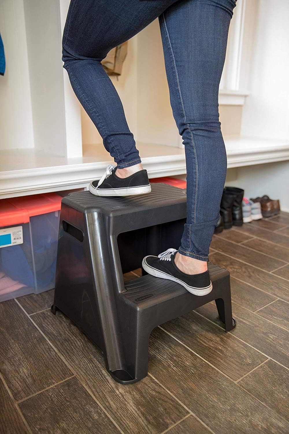71c6tWduiyL._AC_SL1500_.jpg Rubbermaid 2-Step Molded Plastic Step Stool, Lightweight with Slip Resistant Treads and Non-Slip Feet, Black (Amazon Exclusive) - Image 7