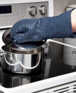 All-Clad Premium Silicone Oven Mitts, 2-Pack, Indigo - Image 3